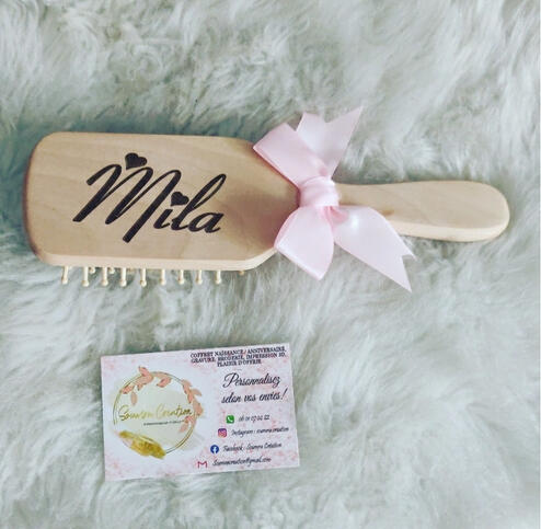 Brosse à cheveux - 10 €