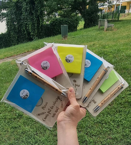 Support post-it avec stylo personnalisé - 10 €