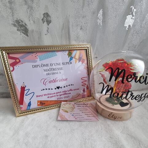 Rose en boule - 10 € + Cadre diplôme maitresse 7 €